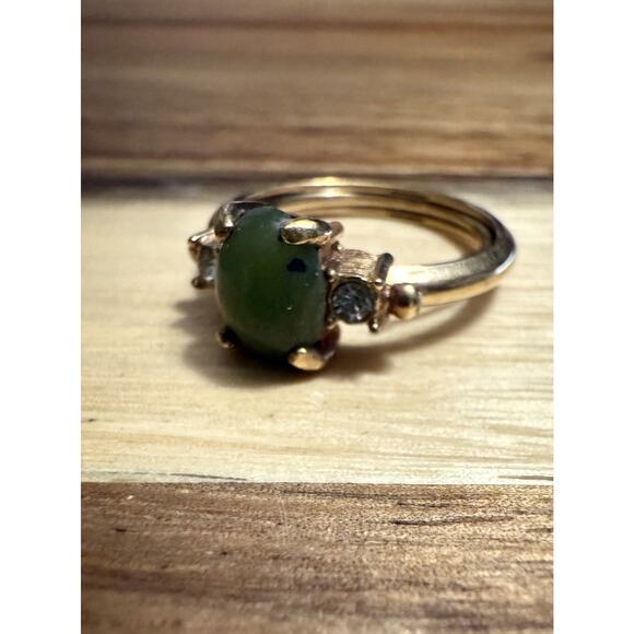 Vintage Avon Green Apple Jade & Rhinestone Gold Tone Ladies Adjustable Band Ring - Picture 1 of 10